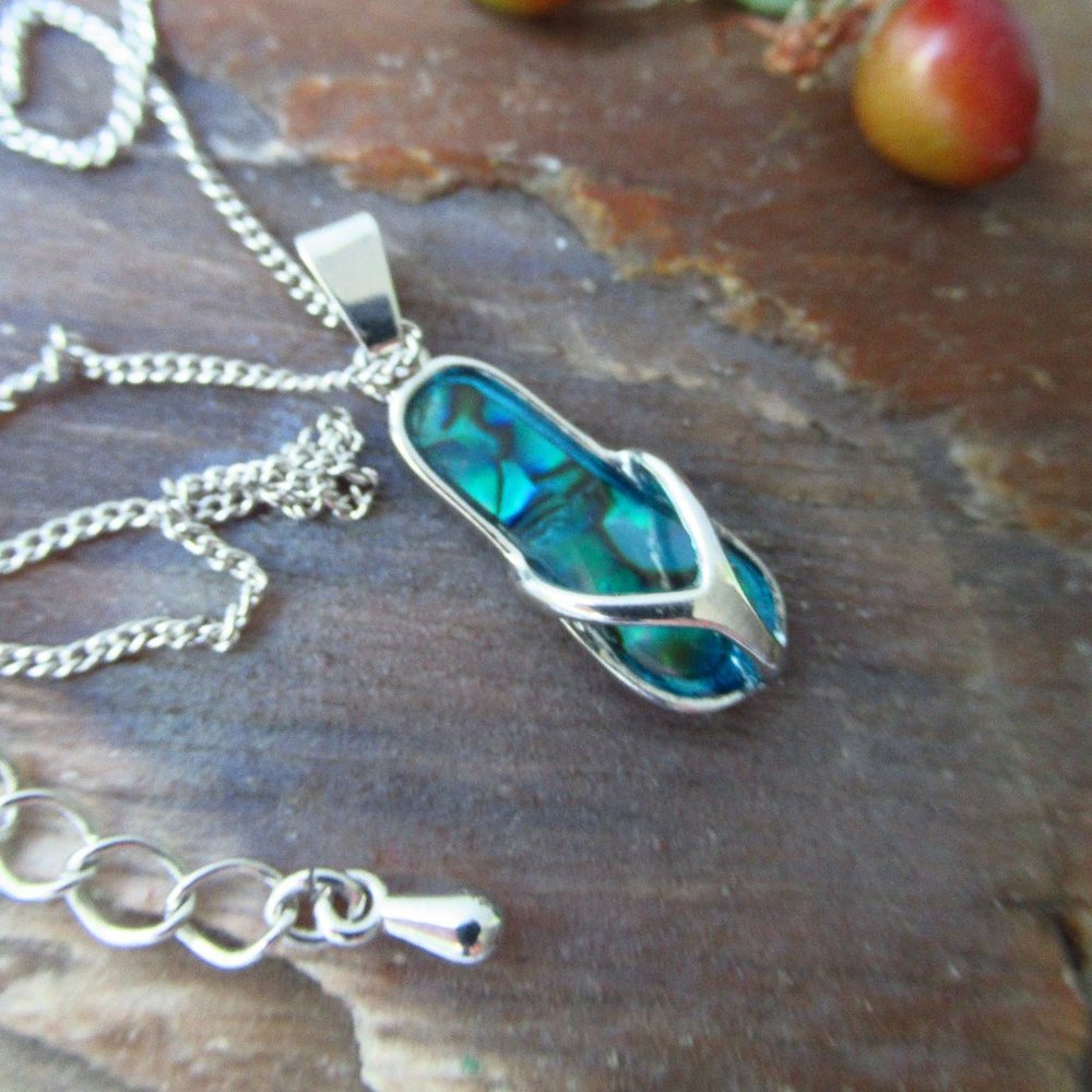 Necklace Flip Flop - Picture 3 of 16